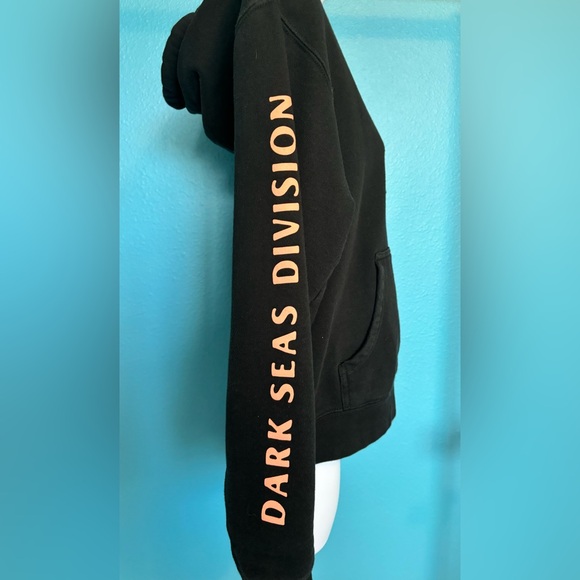 Dark seas division black hoodie with skull clam design - Picture 4 of 4